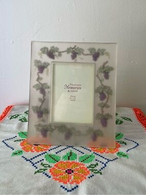 Vintage Grape Vine Picture Frame 3.5x5”